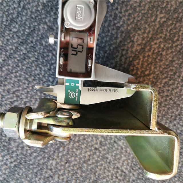 Pressed Board Coupler Show 02