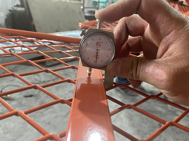 Pulbos na pinahiran na scaffolding bitag pinto 