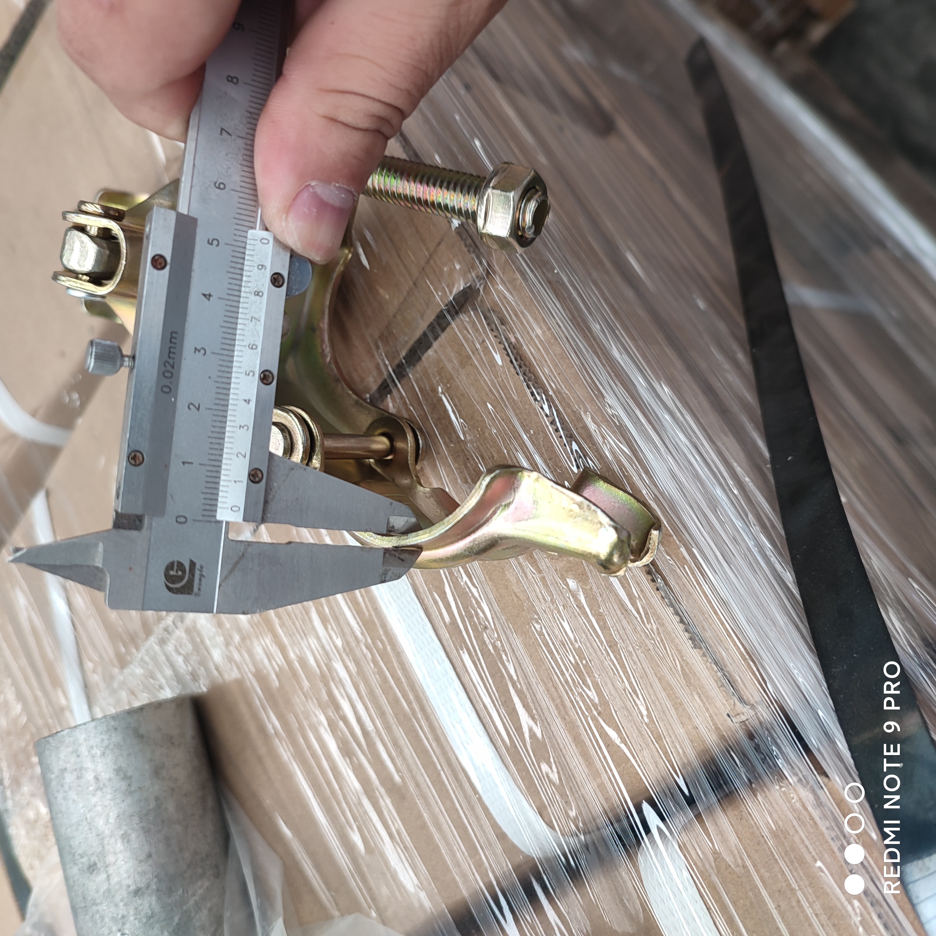 pinindot ang swivel coupler 