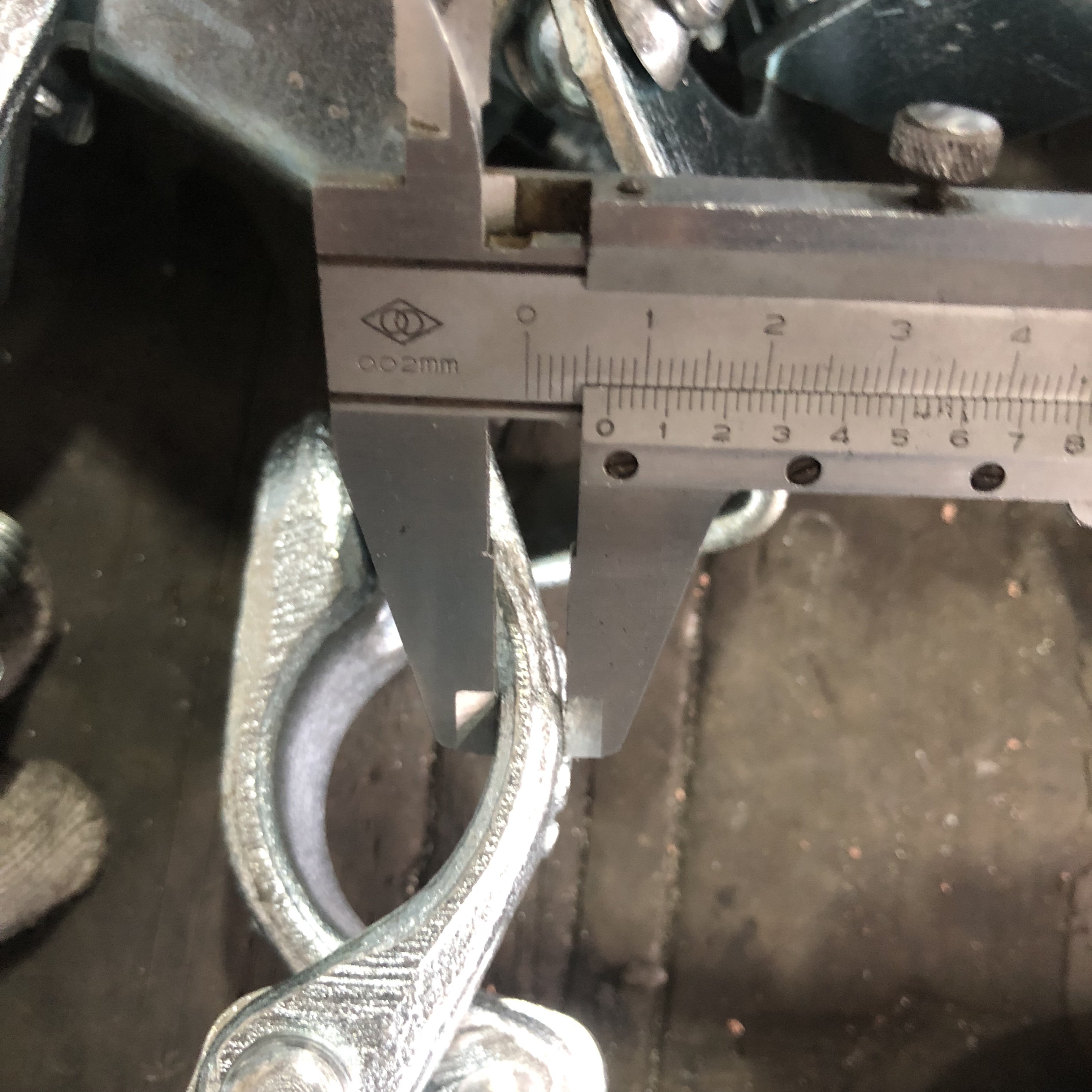 I -drop ang forged board na nagpapanatili ng coupler