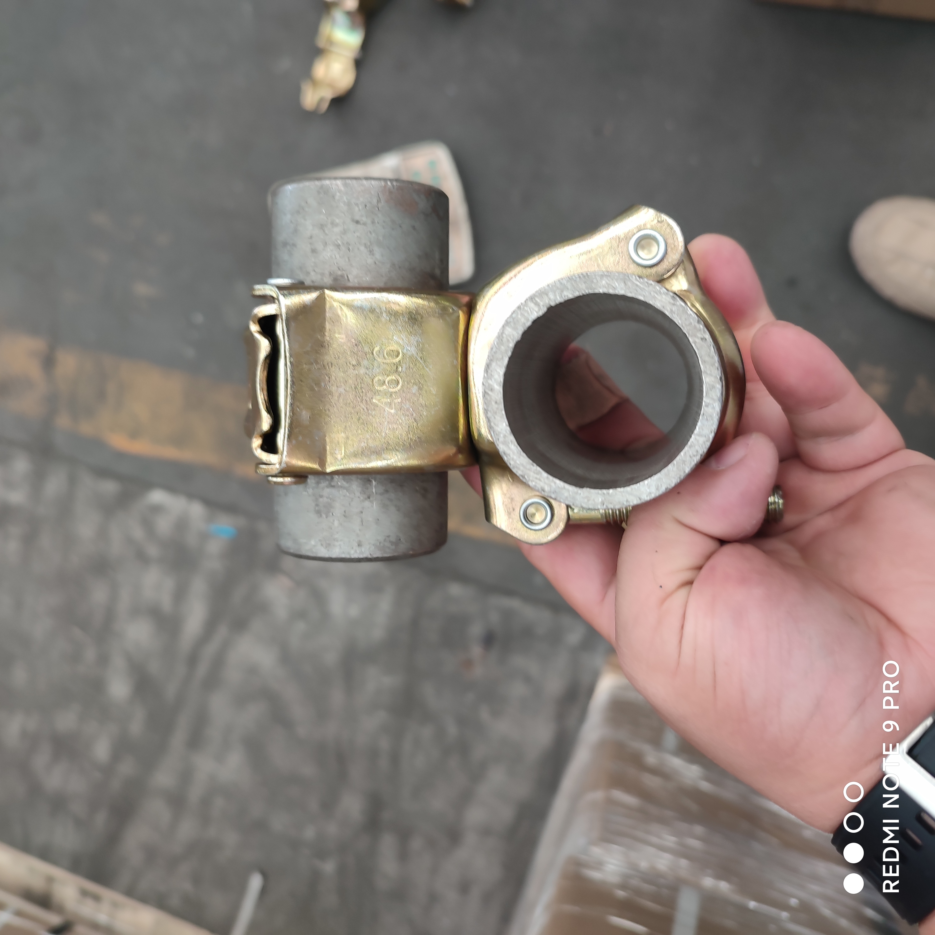 pinindot ang swivel coupler