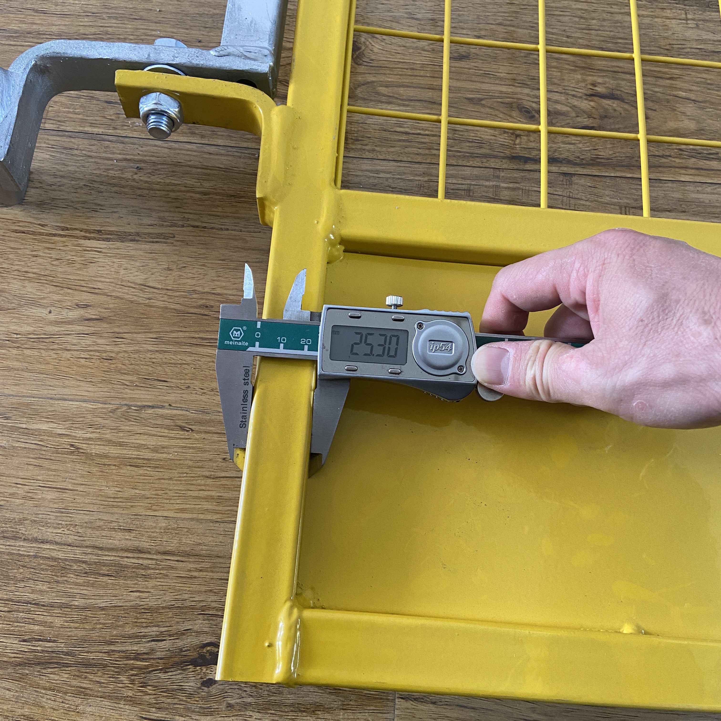 nababaligtad na pagsubok ng pag-access ng hagdan ng gate