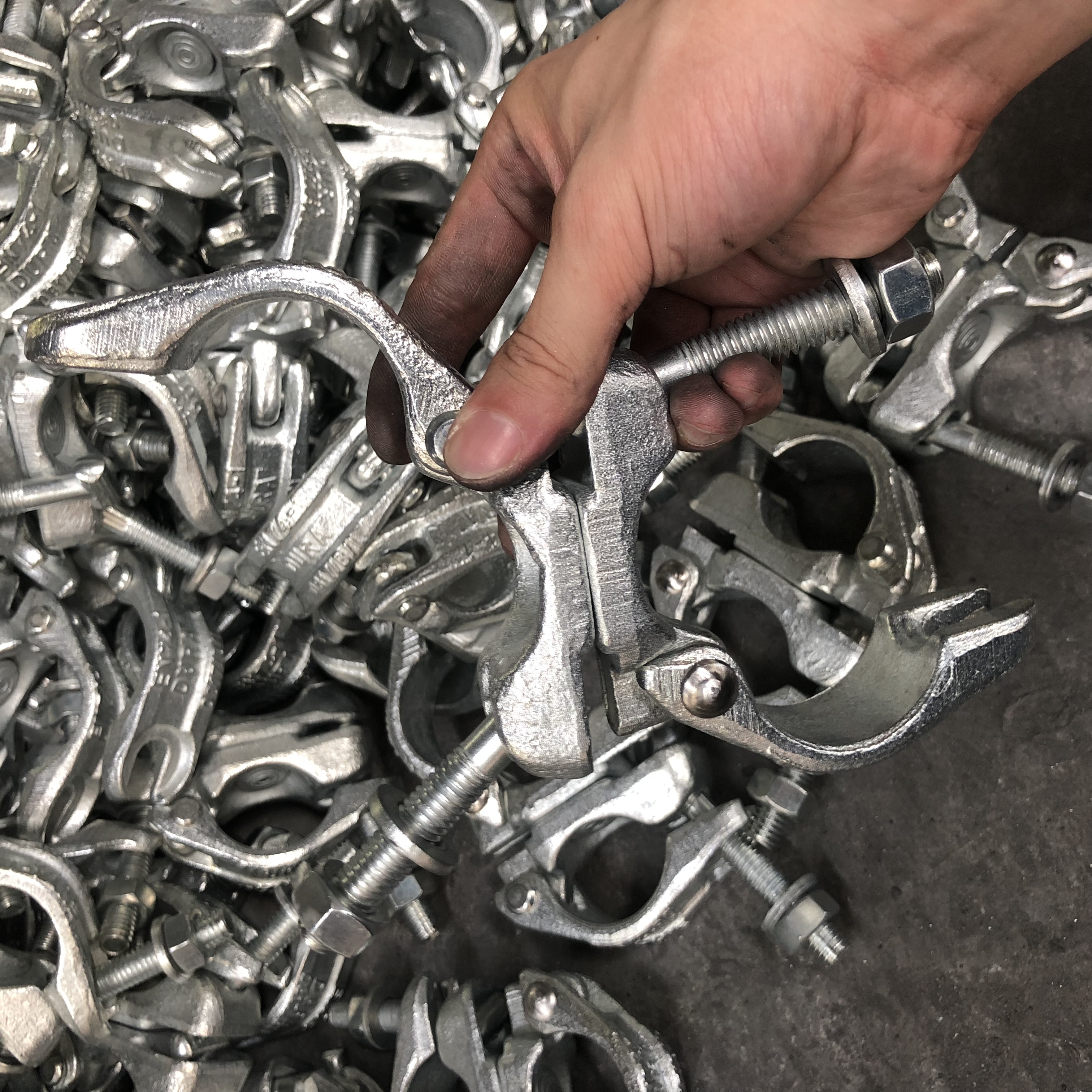 I -drop ang Forged Swivel Coupler