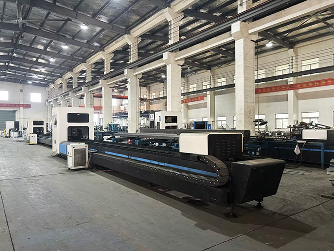 mga laser tube-cutting machine