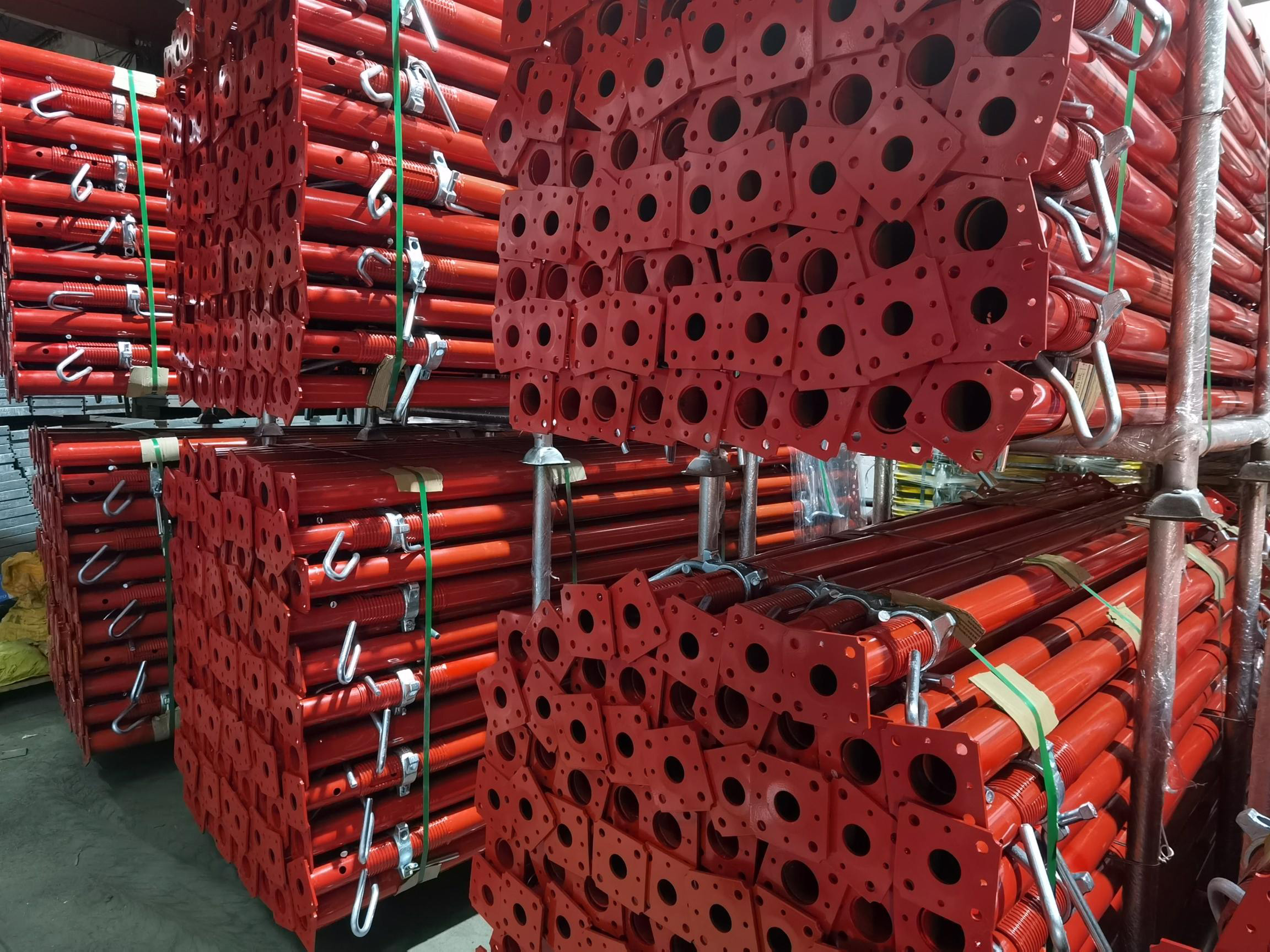 Mga props ng bakal kumpara sa mga props ng aluminyo