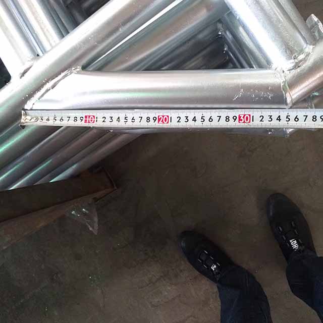 Pinapalakas ng Cuplock ang beam 10