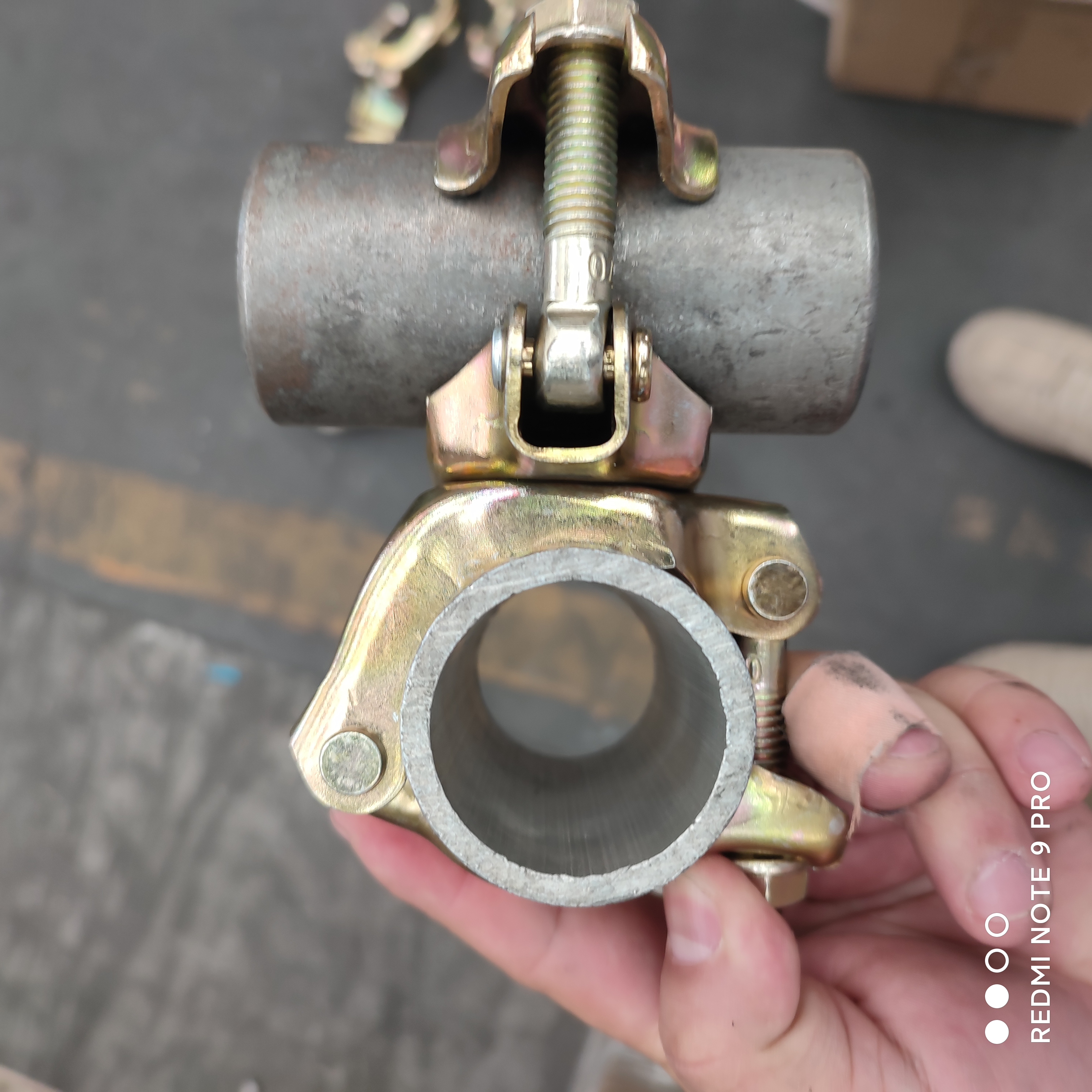 pinindot ang swivel coupler