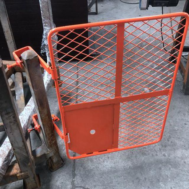 Pininturahan ang gate ng kaligtasan ng scaffolding para sa konstruksyon
