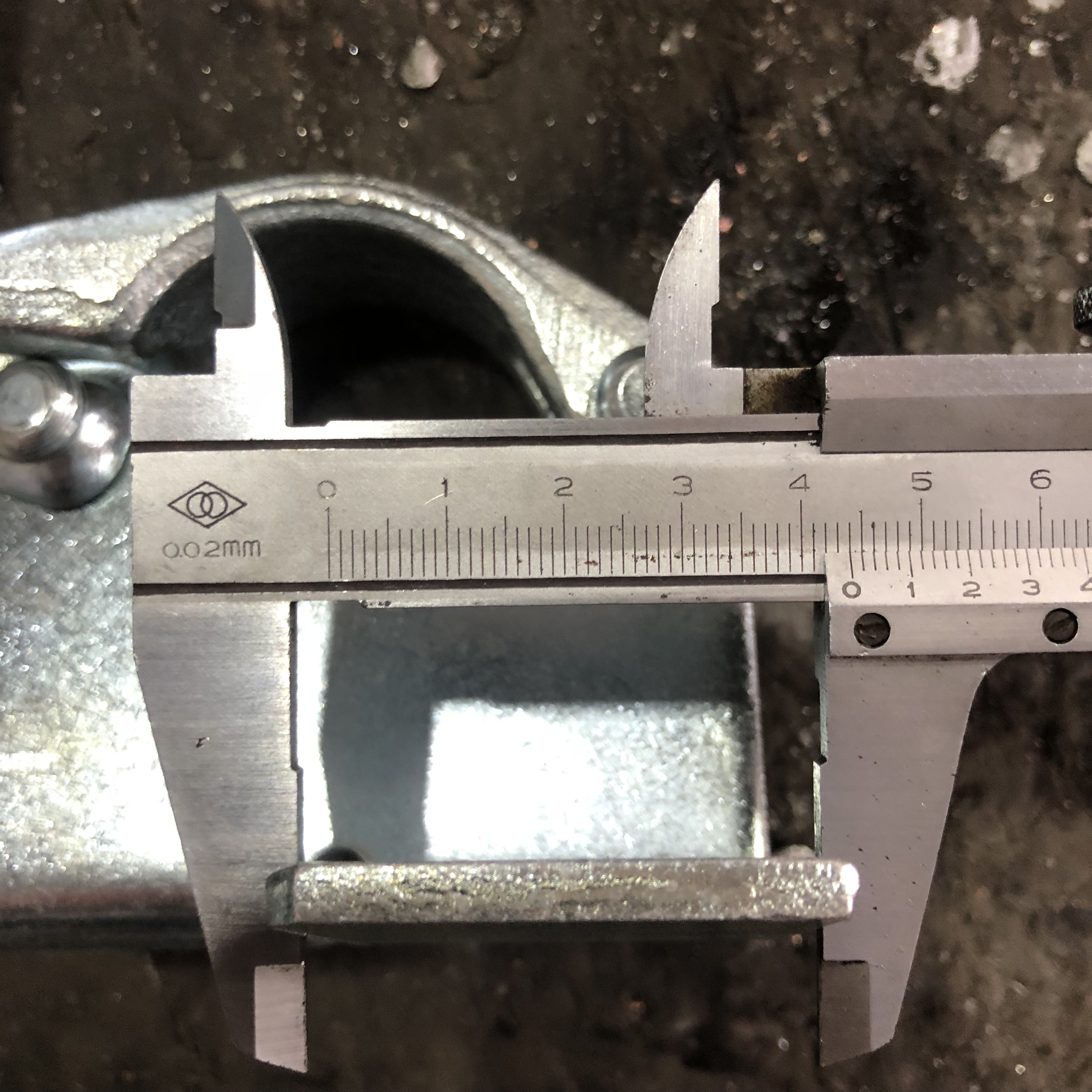 I -drop ang forged board na nagpapanatili ng coupler