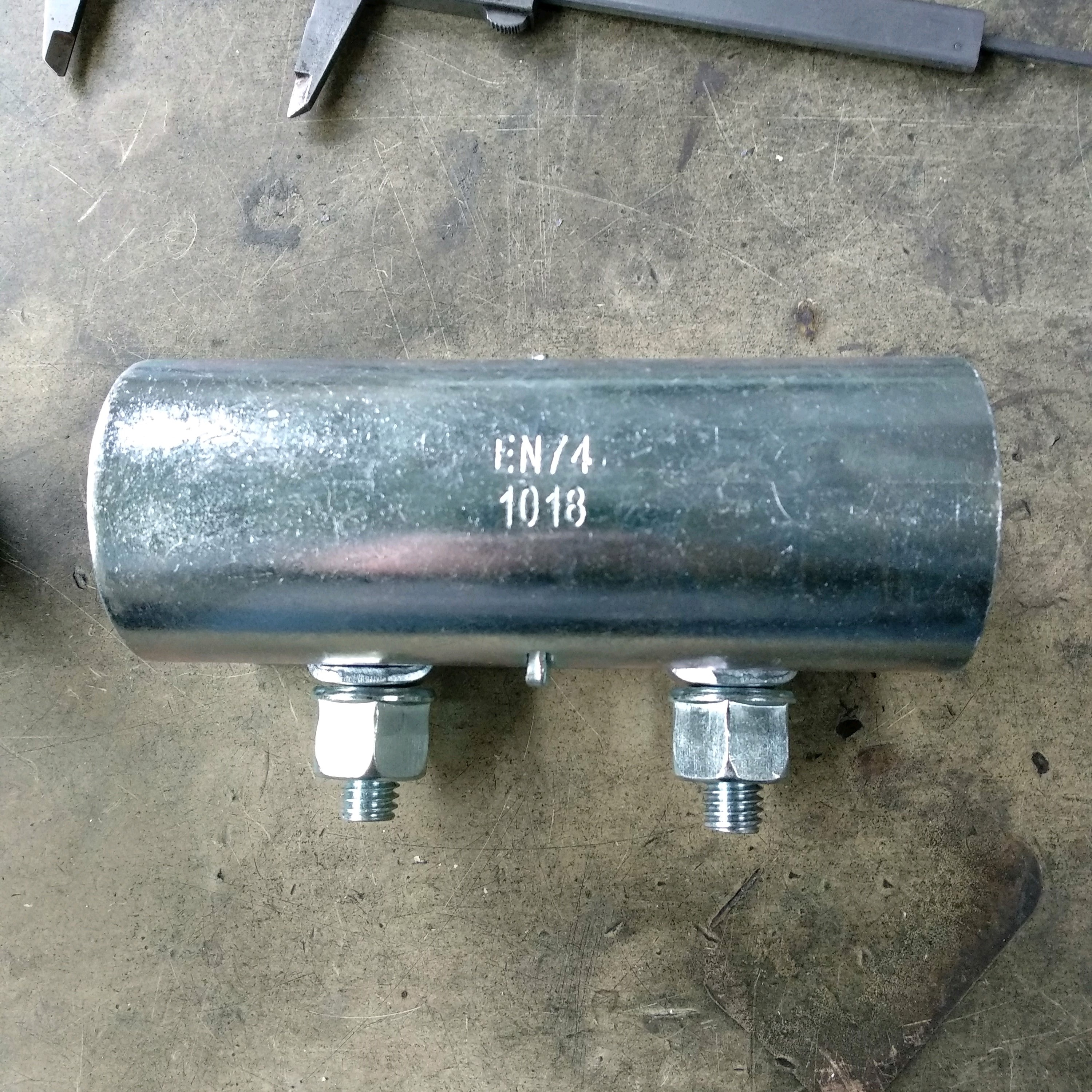 Pinindot ang manggas na coupler