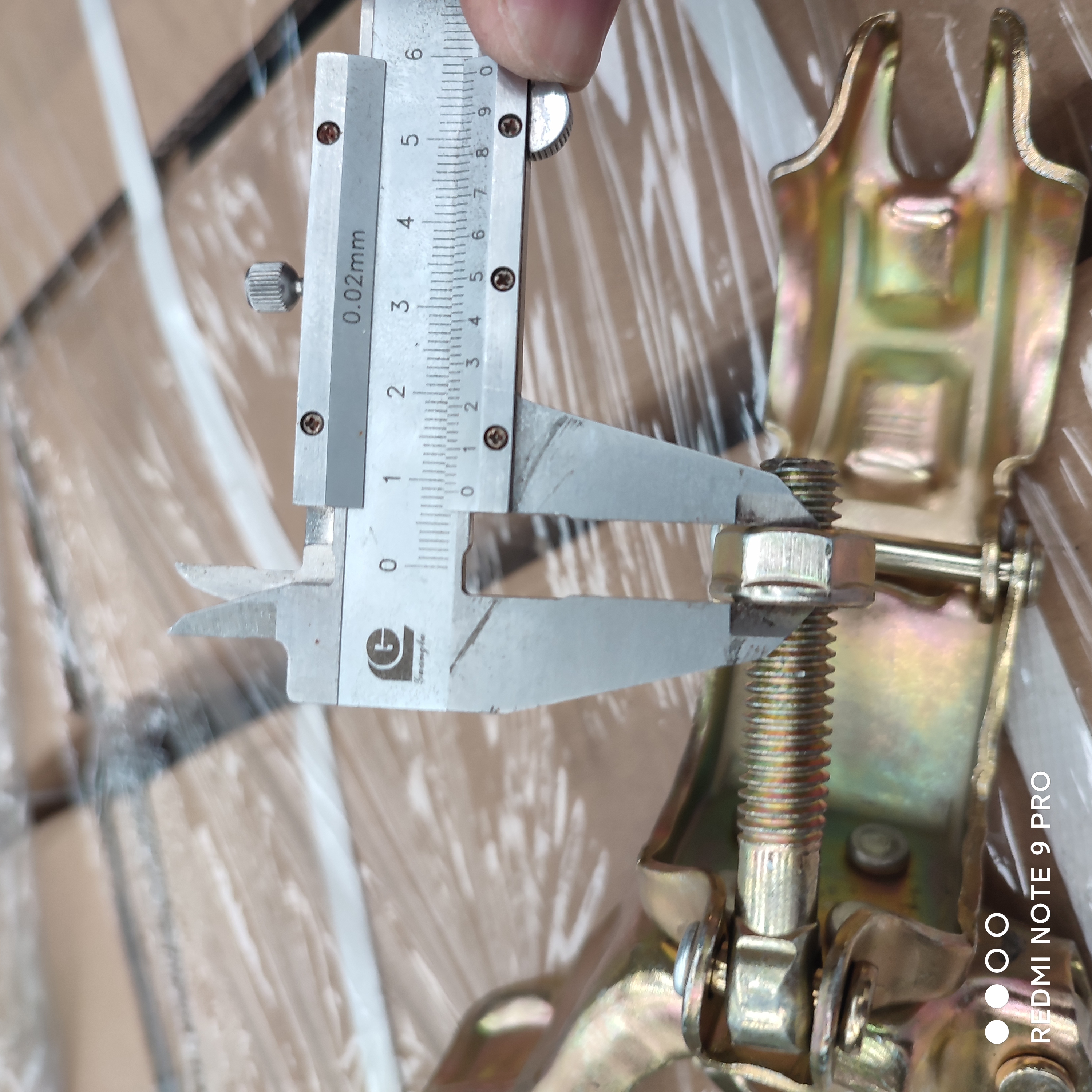 pinindot ang swivel coupler 