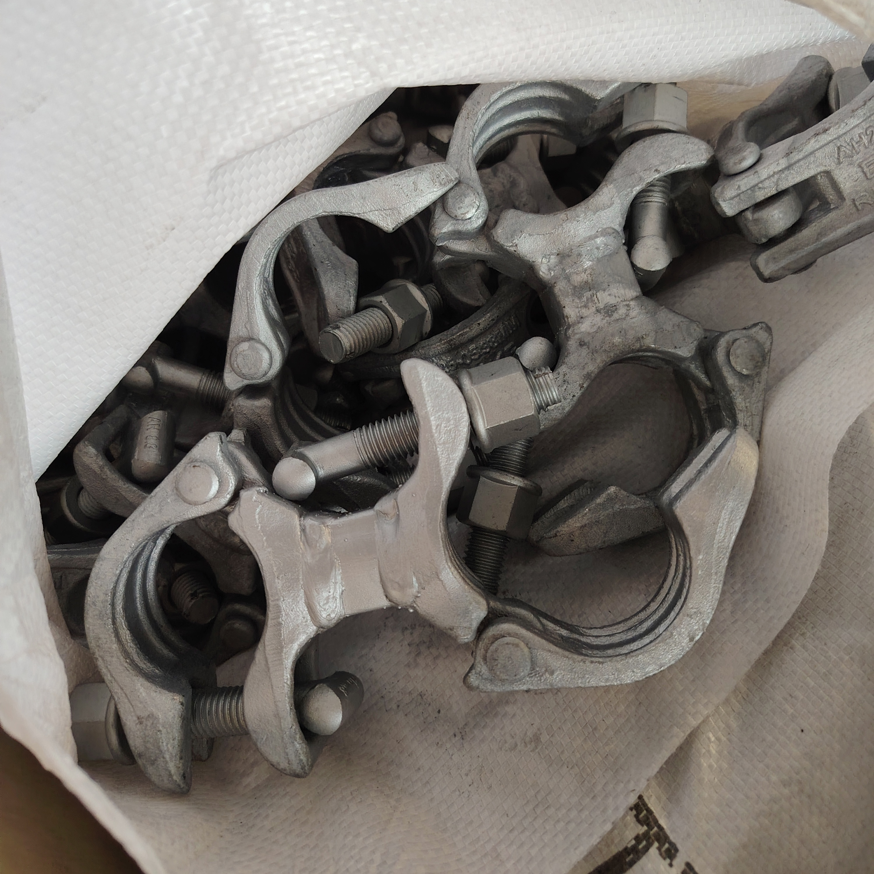 Distance Coupler - 98mm Espesyal na hugis na Scaffolding Clamp