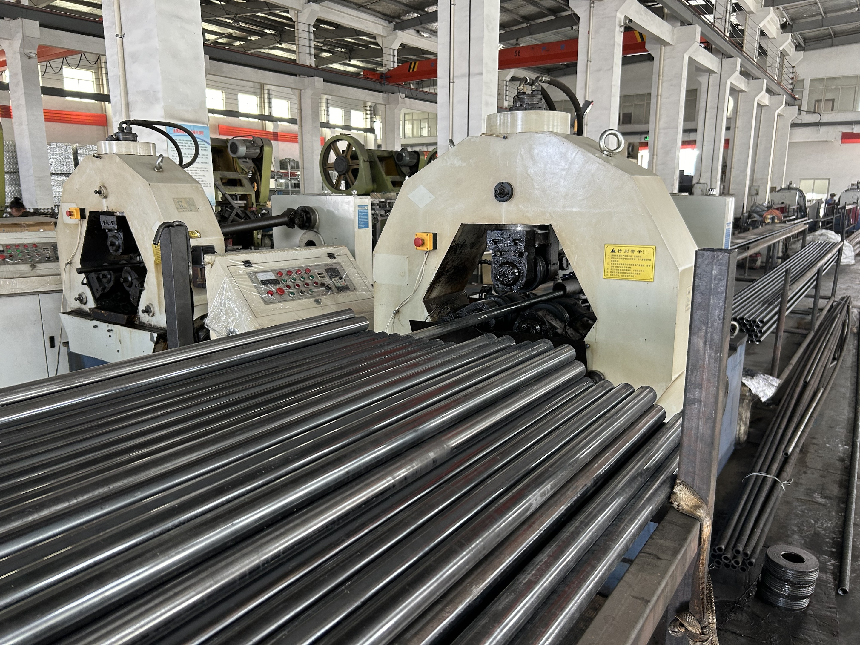 Steel pipe thread rolling 