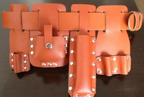 ng isang malakas na sinturon ng katad na may mga header ng tool