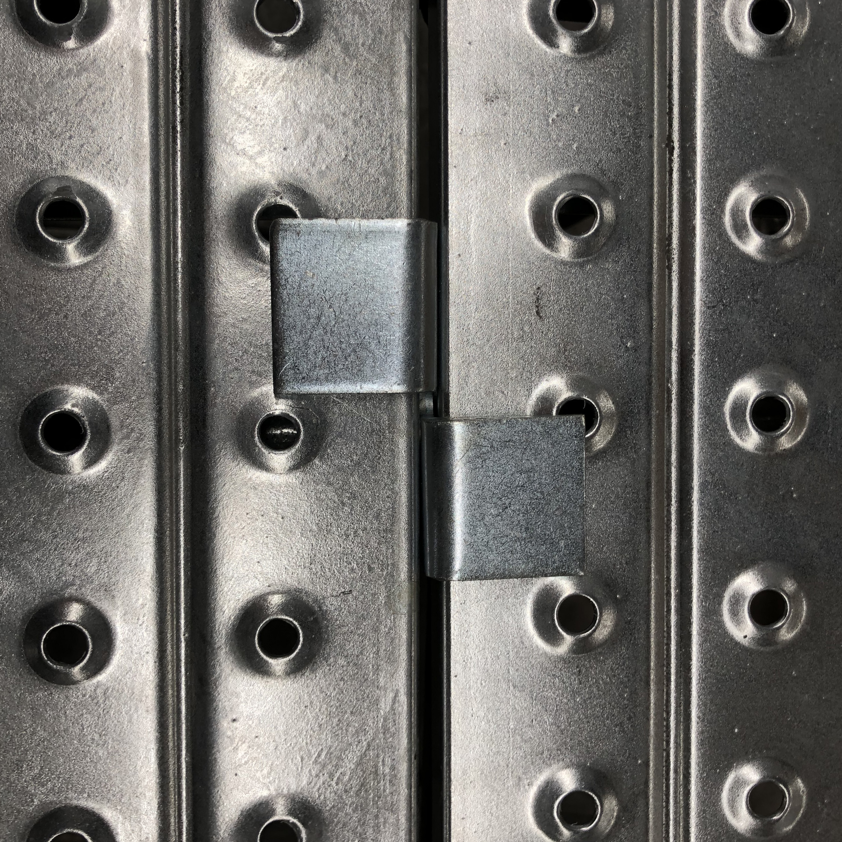 I -drop ang forged board na nagpapanatili ng coupler