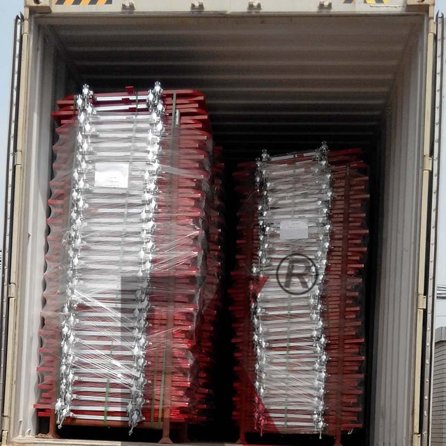 Scaffolding gate at pag -load ng bitag