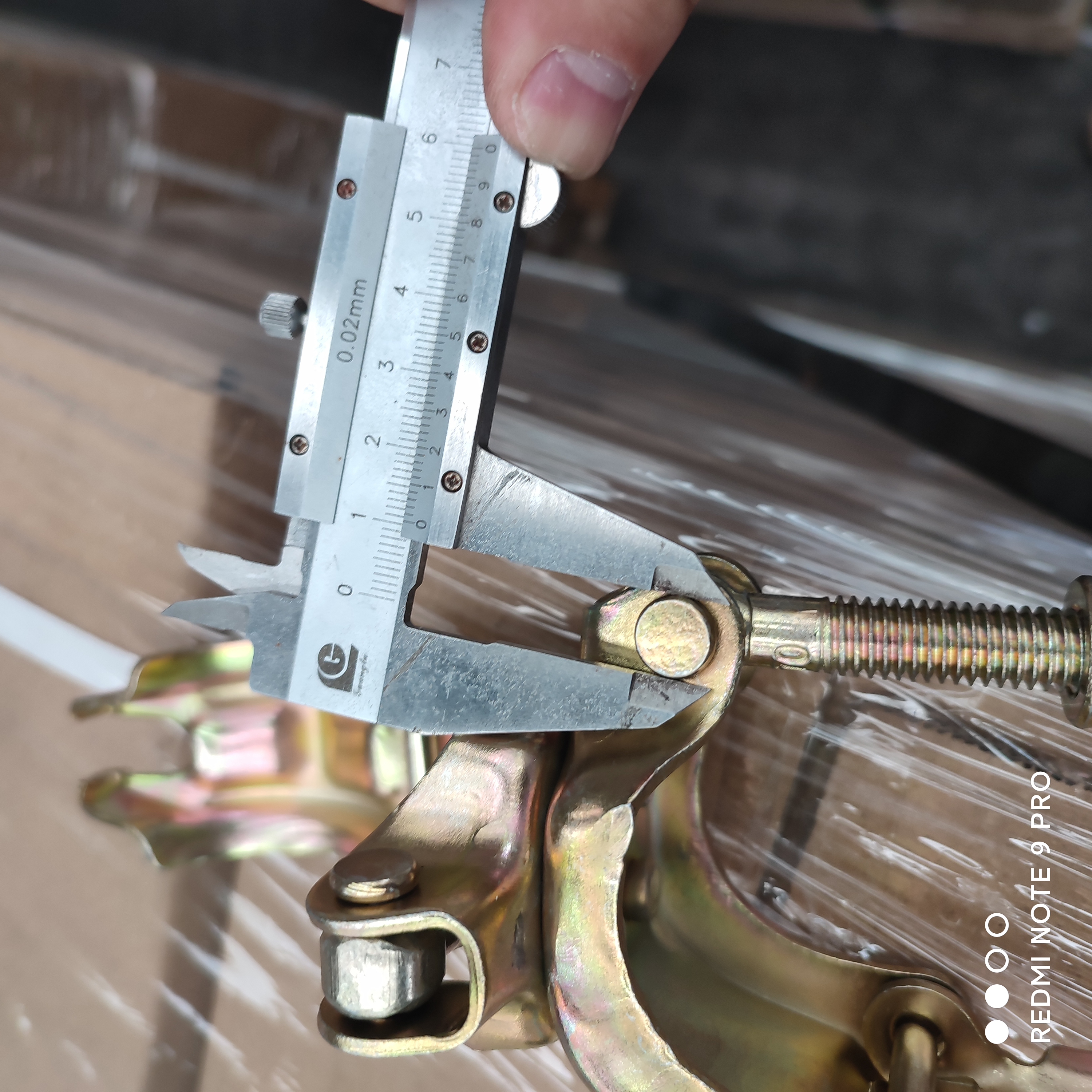 pinindot ang swivel coupler 