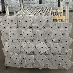 Scaffold leveling jack