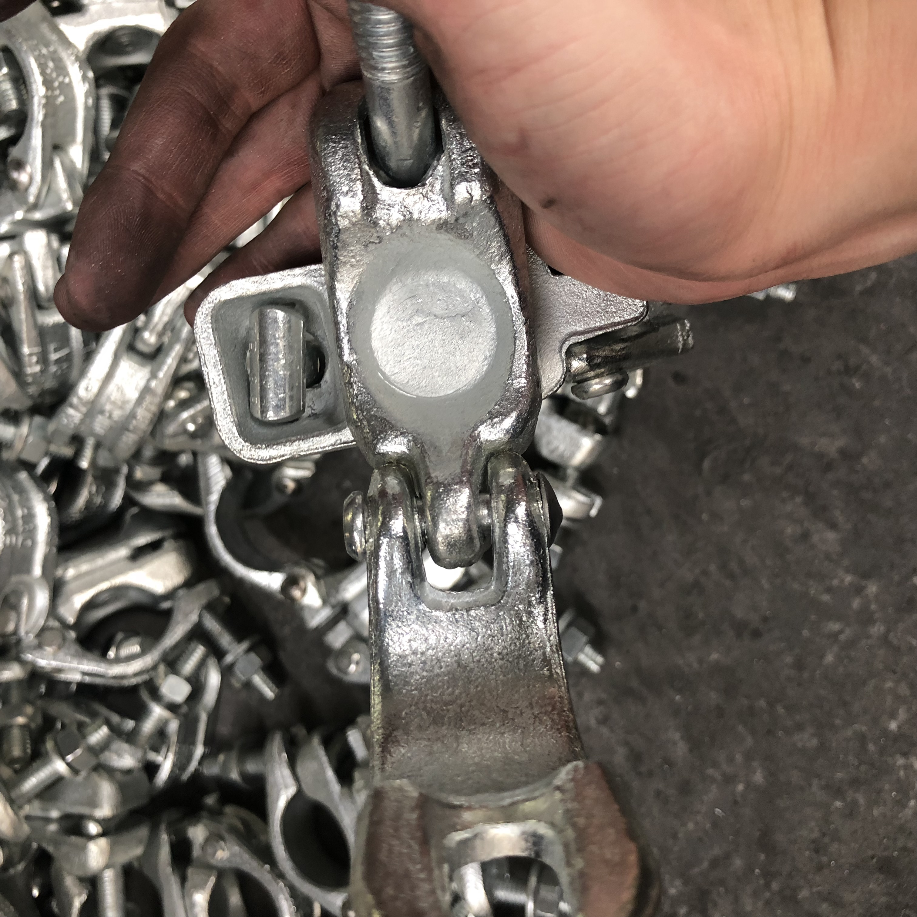 I -drop ang Forged Swivel Coupler
