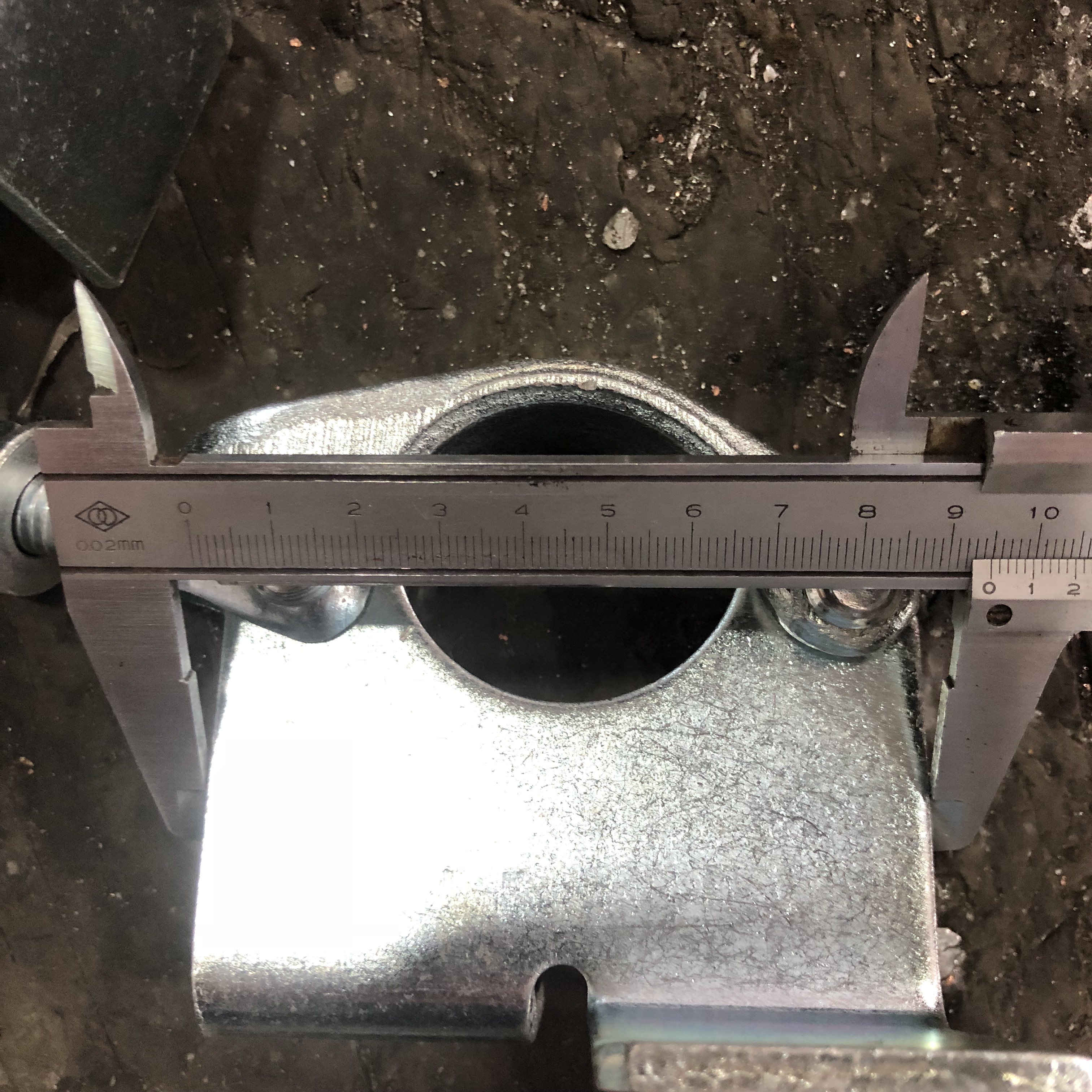 I -drop ang forged board na nagpapanatili ng coupler