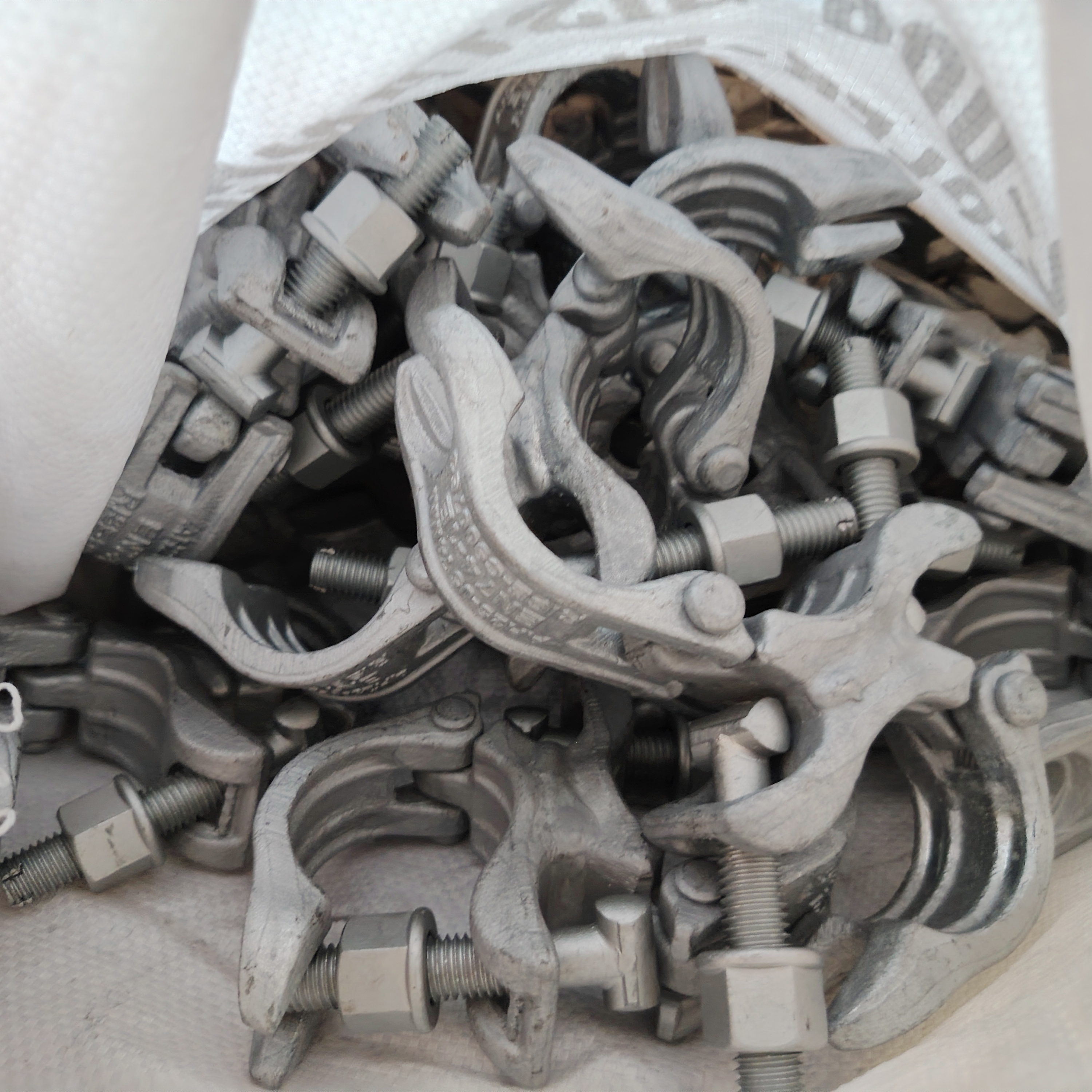 Distance Coupler - 74mm Espesyal na hugis na Scaffolding Clamp