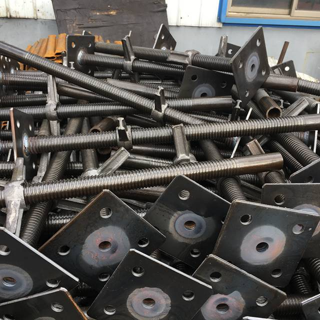 Itim na scaffolding guwang na screw base jack 