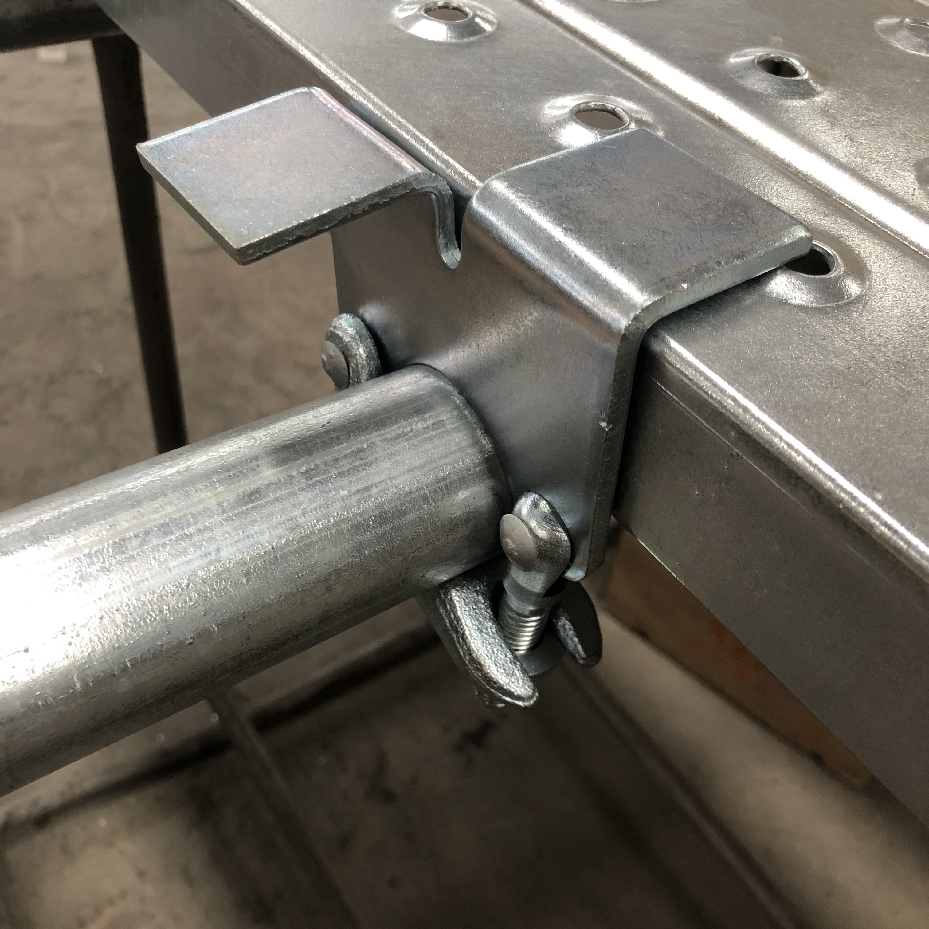 I -drop ang forged board na nagpapanatili ng coupler