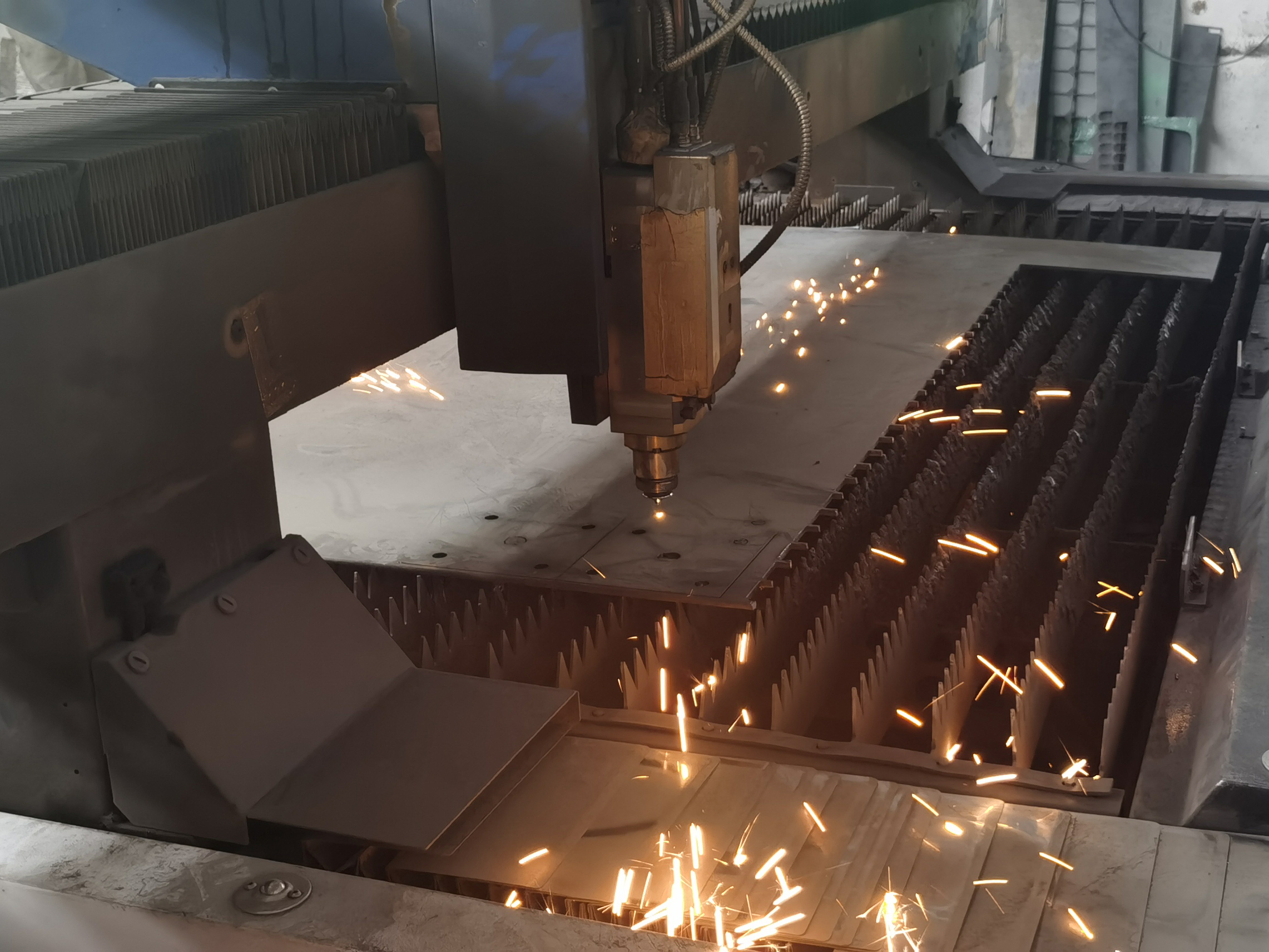 gupitin ang Base Plate 