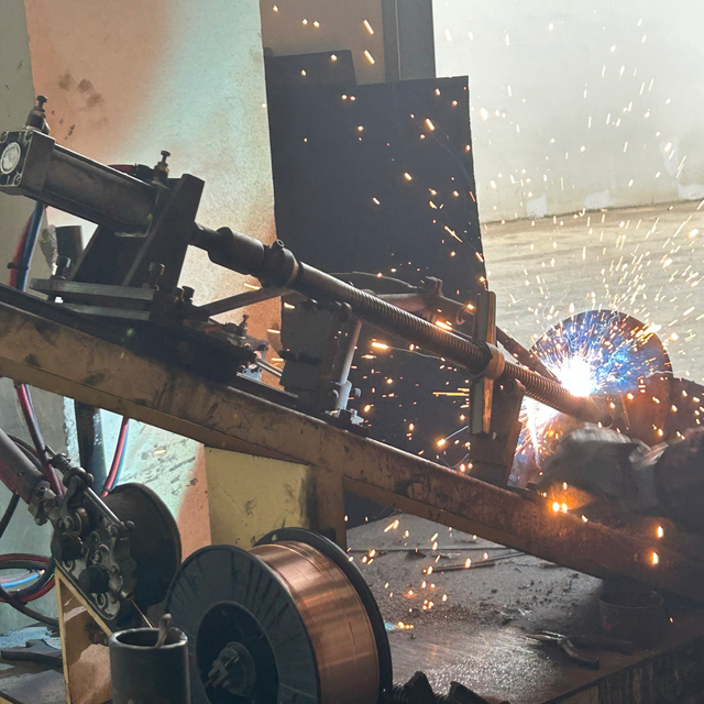 Scaffolding solid adjustable base jack