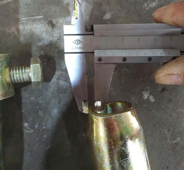 Pinindot ang magkasanib na pin 09