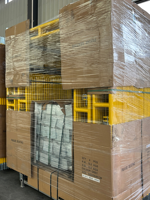 Dilaw na lakad sa pamamagitan ng frame