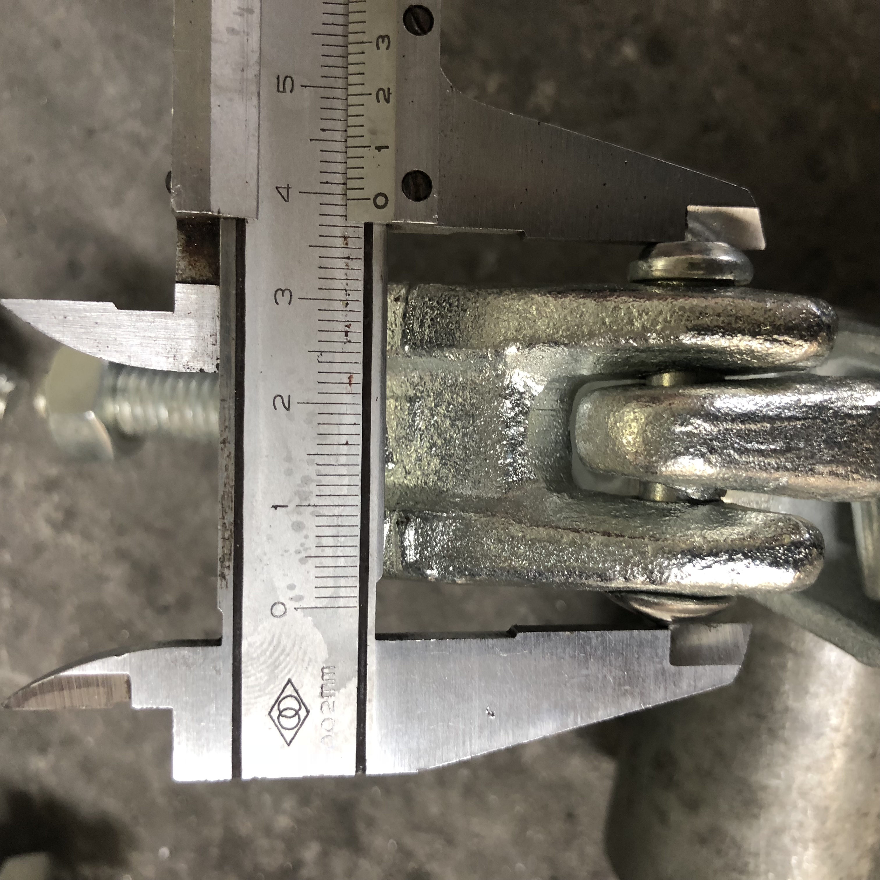 I -drop ang Forged Swivel Coupler