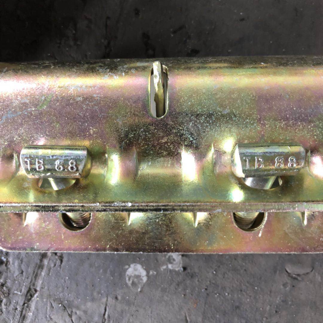 Pinindot ang manggas na coupler