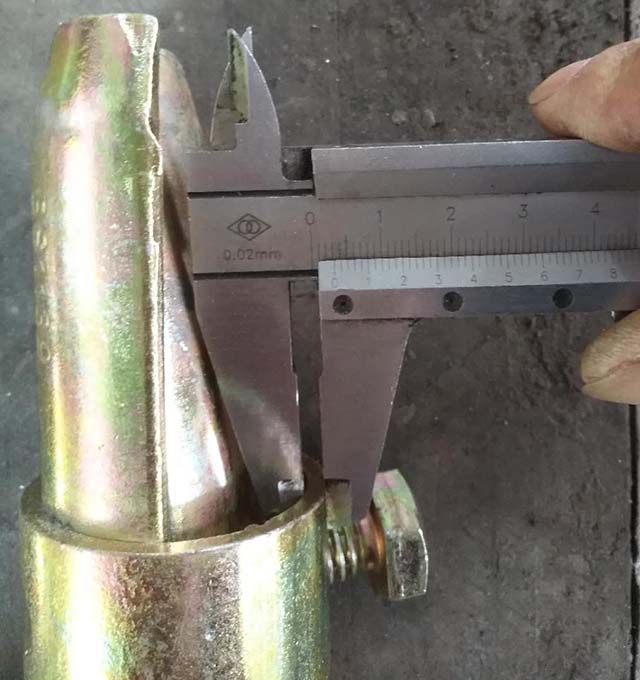 Pinindot ang magkasanib na pin 11