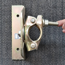 Ang BS1139 ay pinindot ang scaffolding electro galvanized stair tread coupler