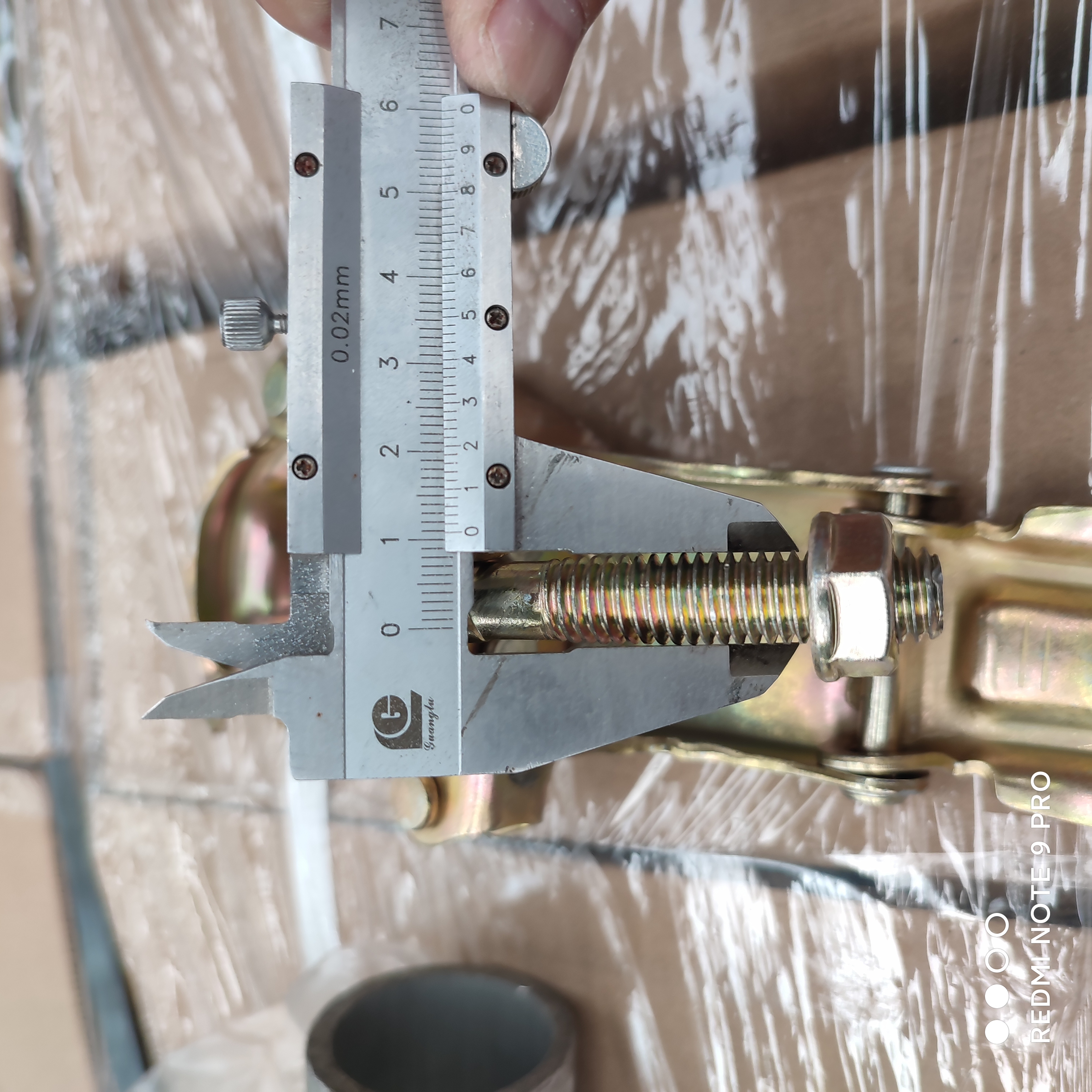 pinindot ang swivel coupler 